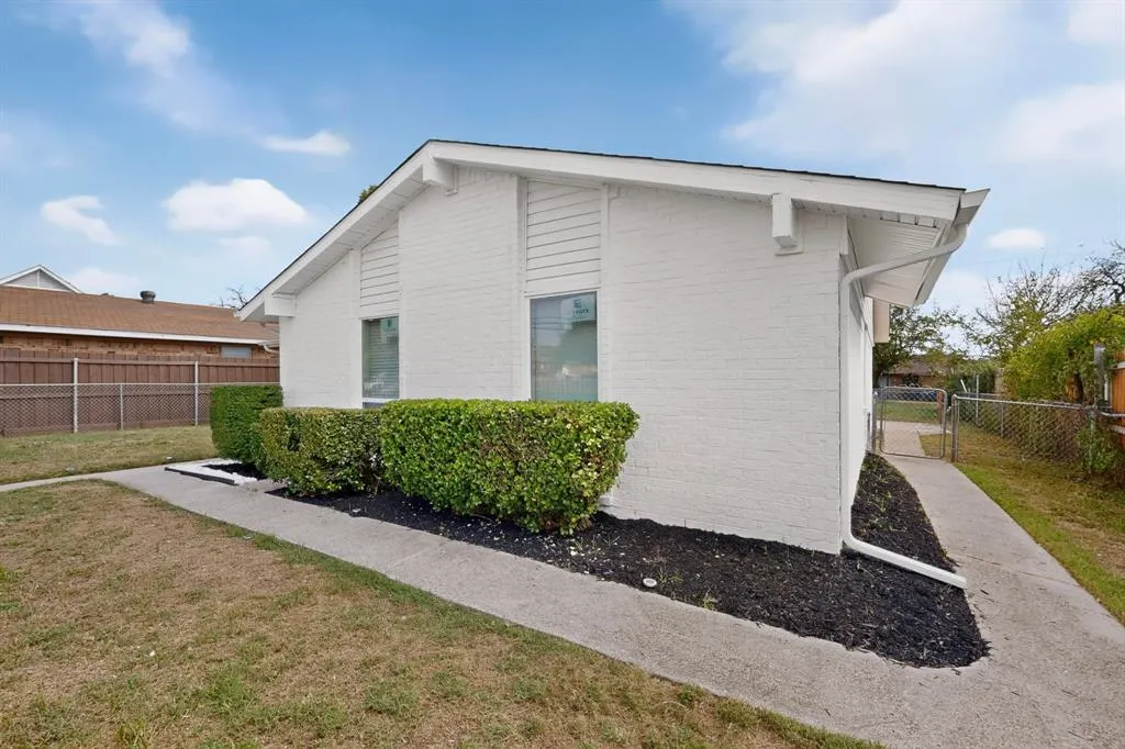 2524 N Saint Augustine Drive