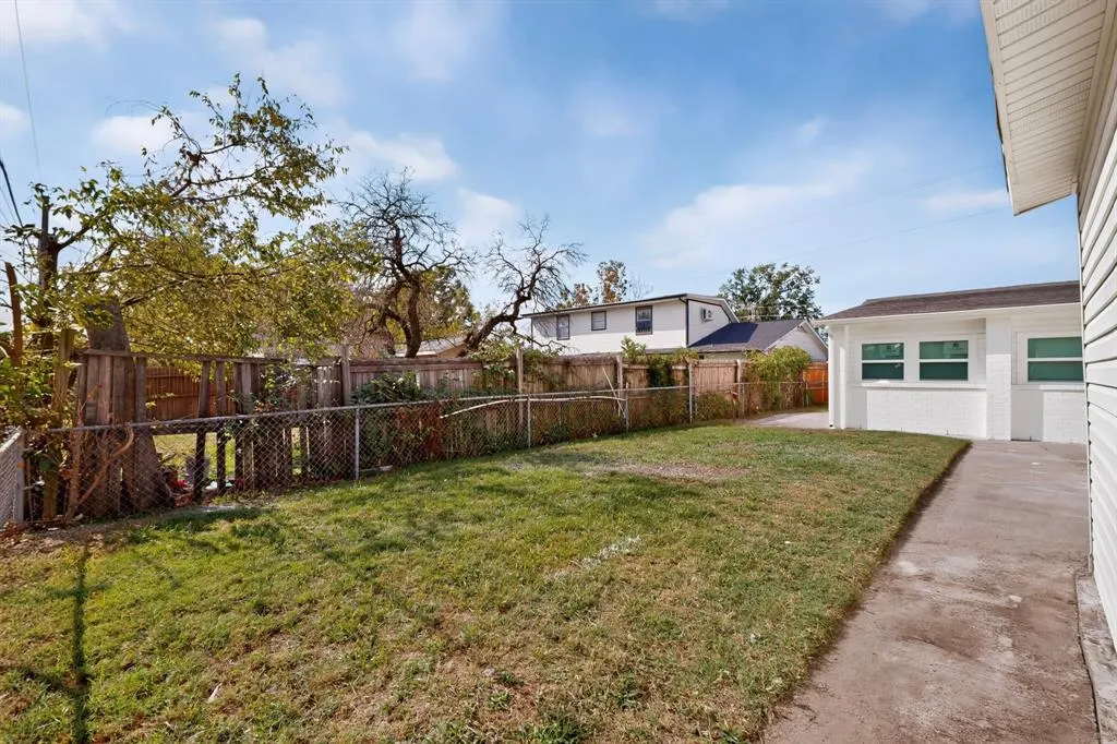2524 N Saint Augustine Drive