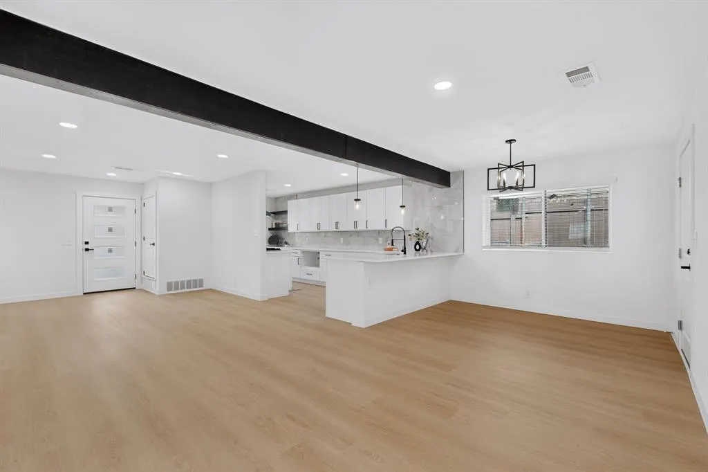 2524 N Saint Augustine Drive