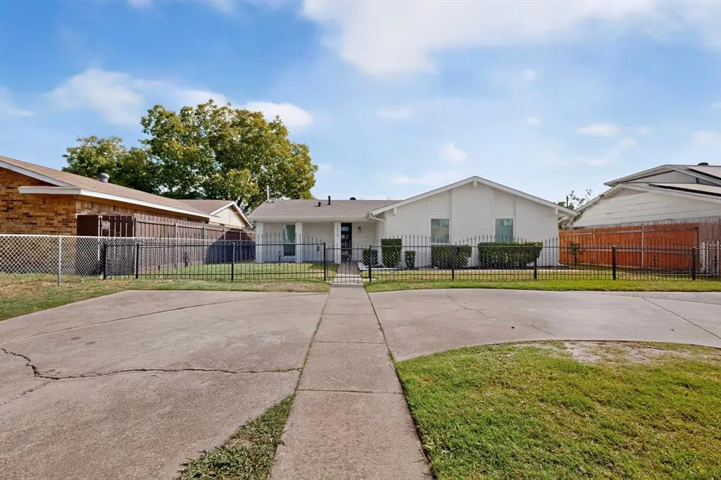 2524 N Saint Augustine Drive