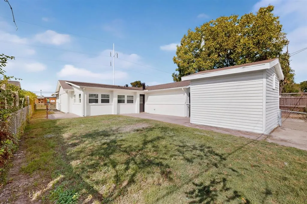 2524 N Saint Augustine Drive