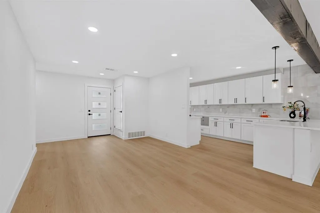 2524 N Saint Augustine Drive