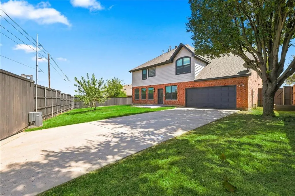4421 Red Barn