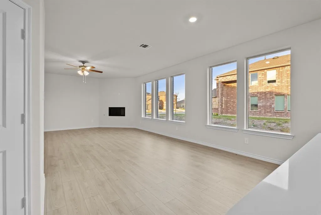 2221 Crockett Way