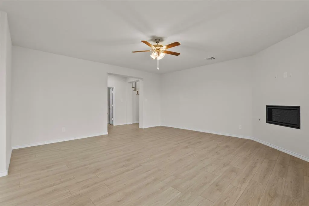 2221 Crockett Way