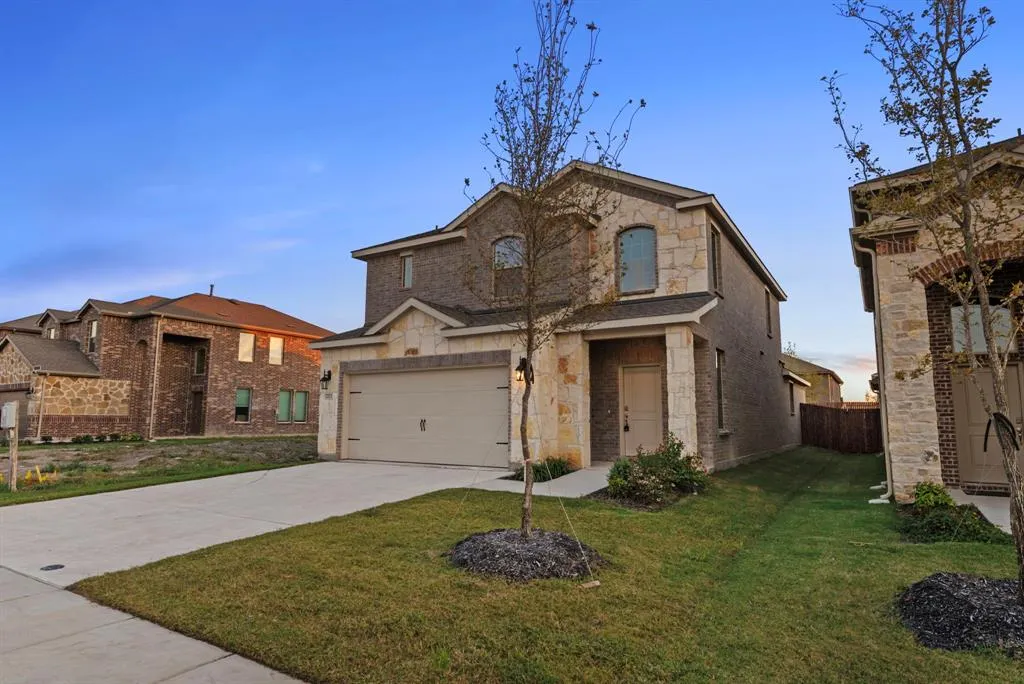 2221 Crockett Way