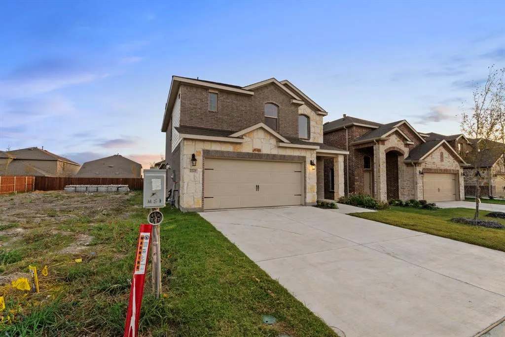 2221 Crockett Way