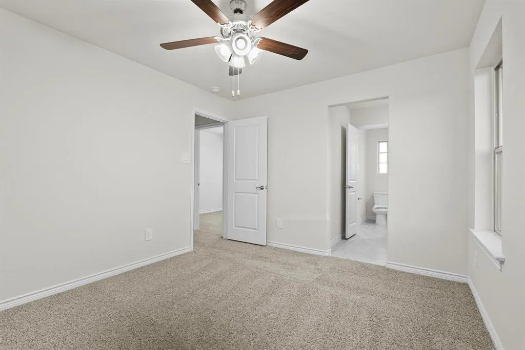 2221 Crockett Way