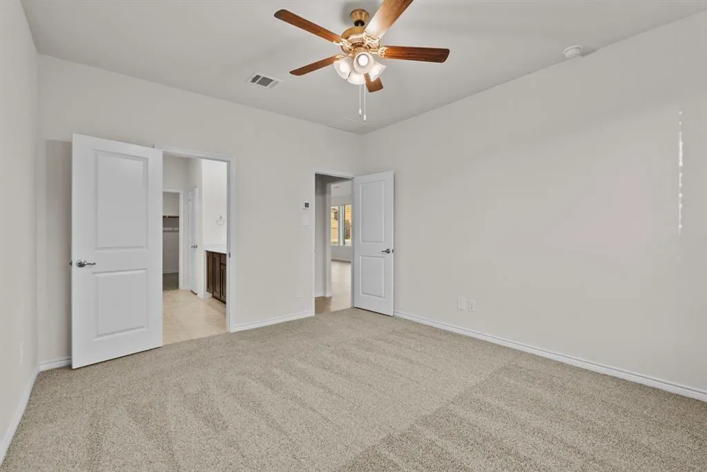 2221 Crockett Way