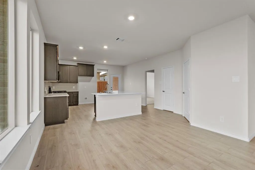 2221 Crockett Way