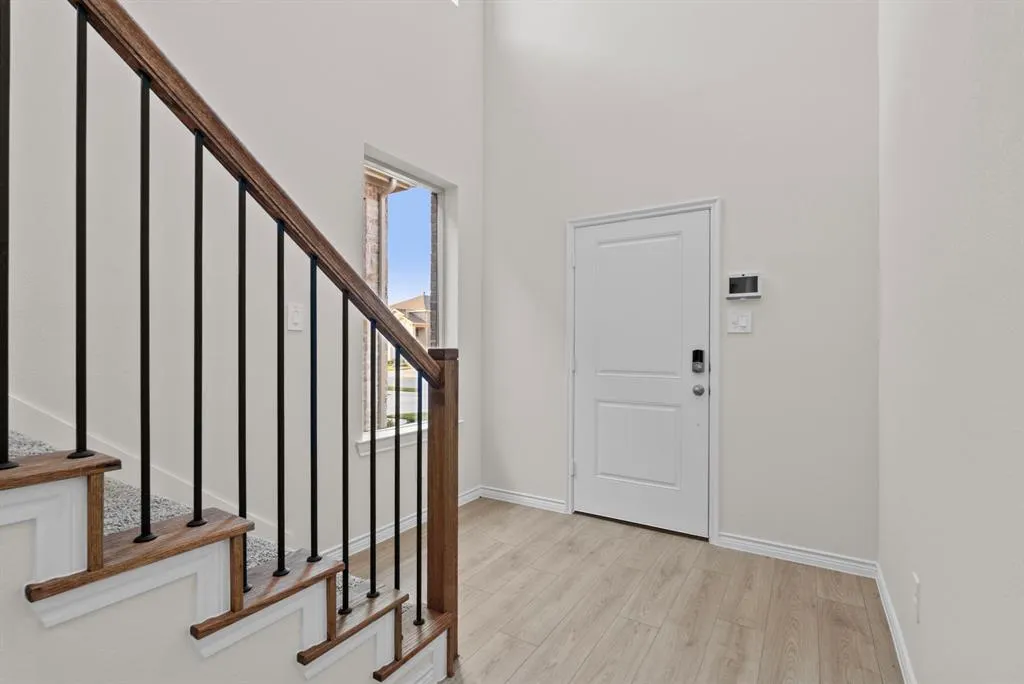 2221 Crockett Way