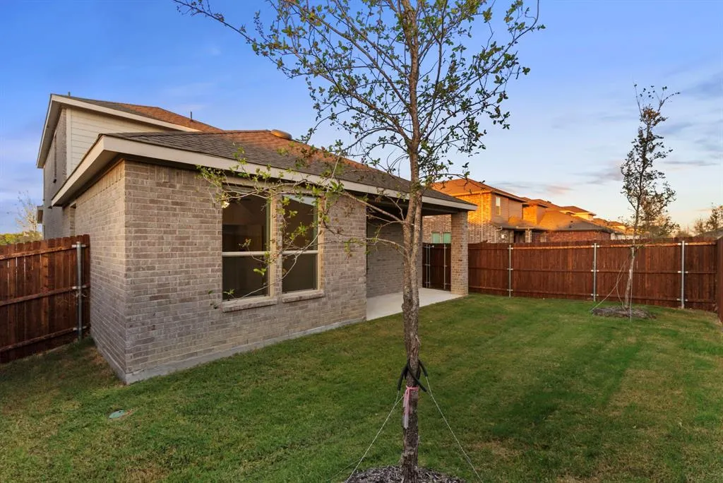 2221 Crockett Way