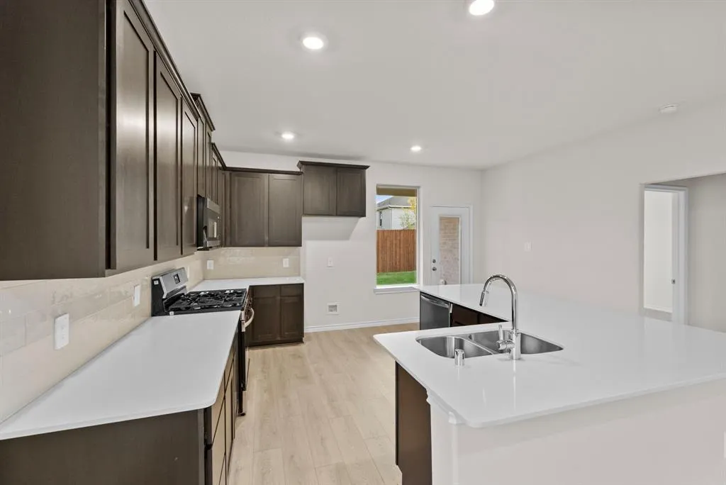 2221 Crockett Way