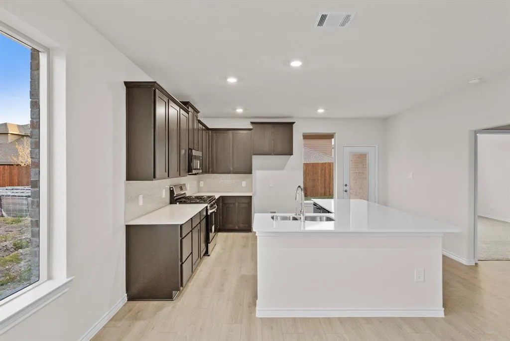 2221 Crockett Way
