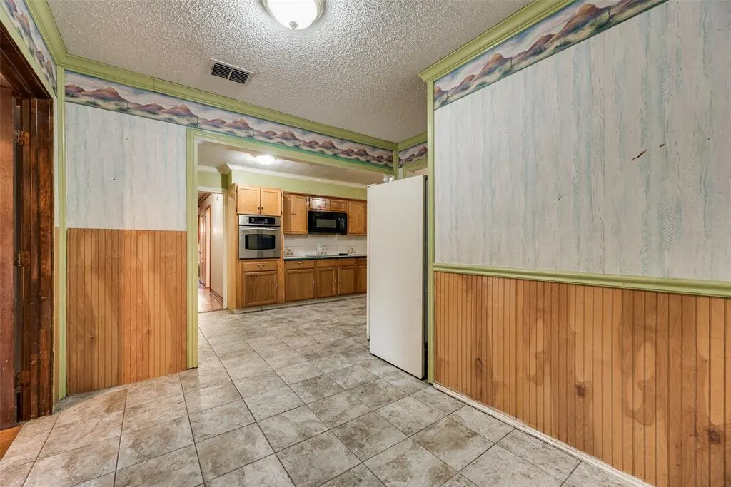 1572 Gillette Circle