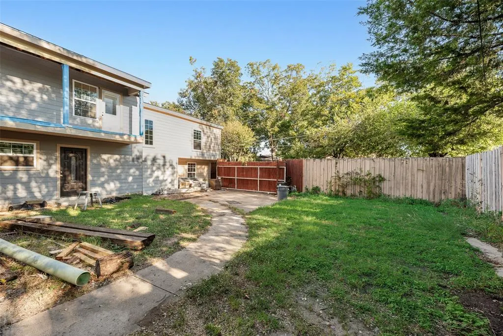 1572 Gillette Circle