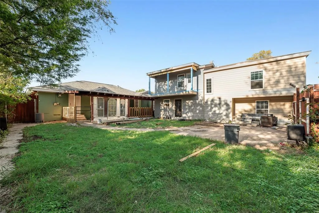 1572 Gillette Circle