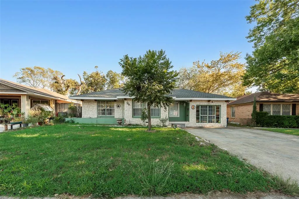 1572 Gillette Circle