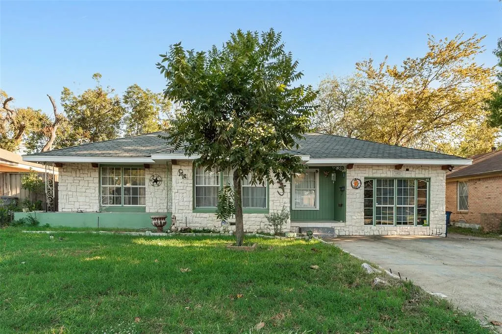 1572 Gillette Circle