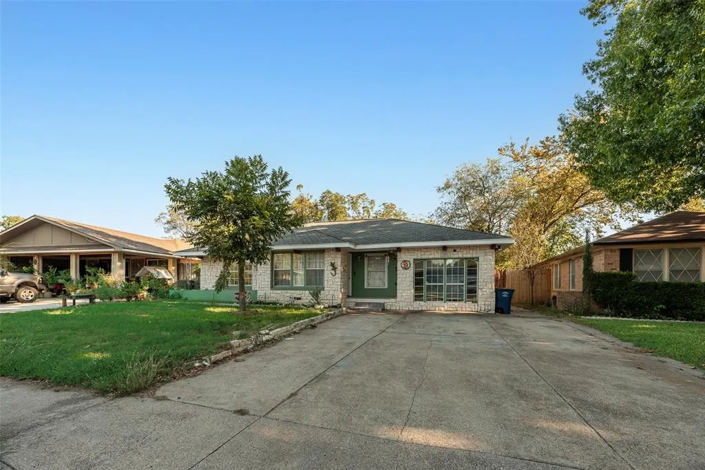 1572 Gillette Circle