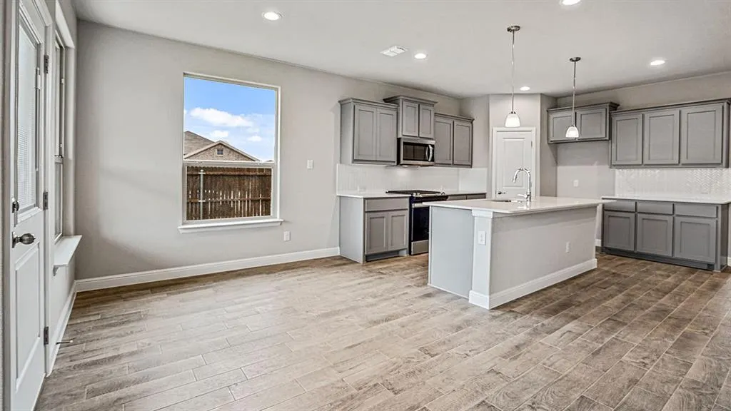 1445 CANTERBURY Trail