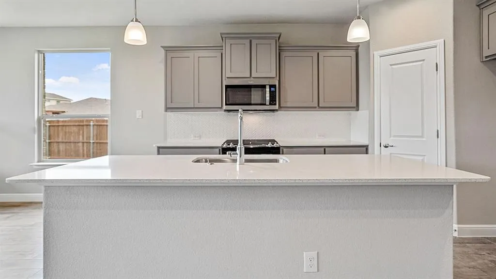 1445 CANTERBURY Trail
