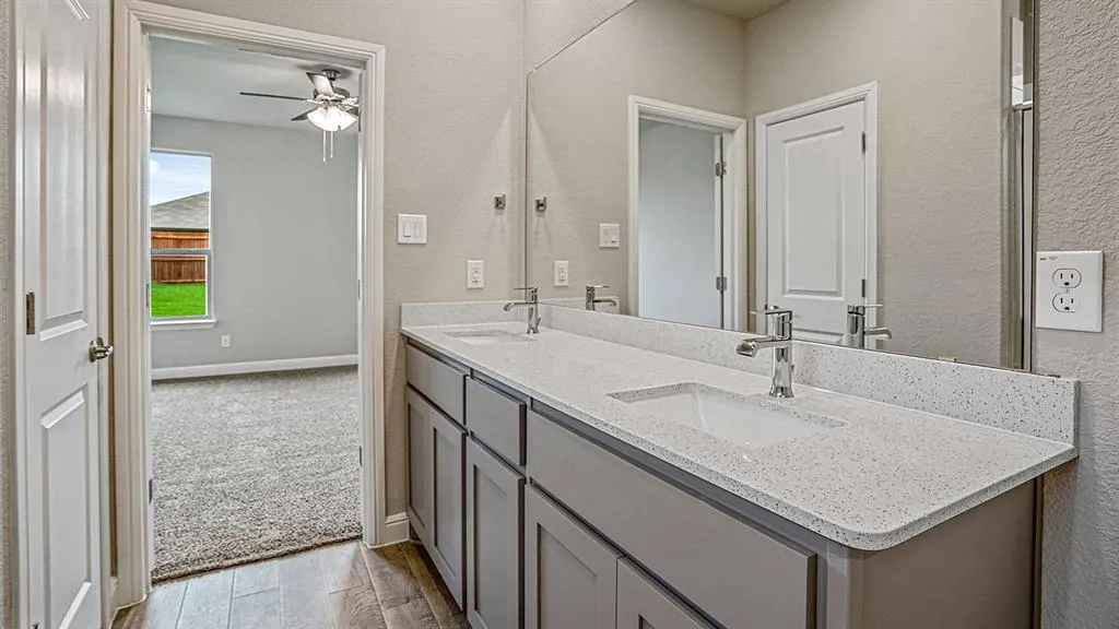 1445 CANTERBURY Trail