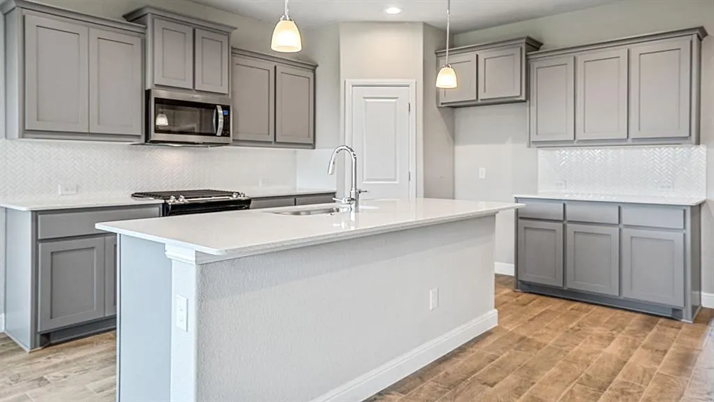 1445 CANTERBURY Trail