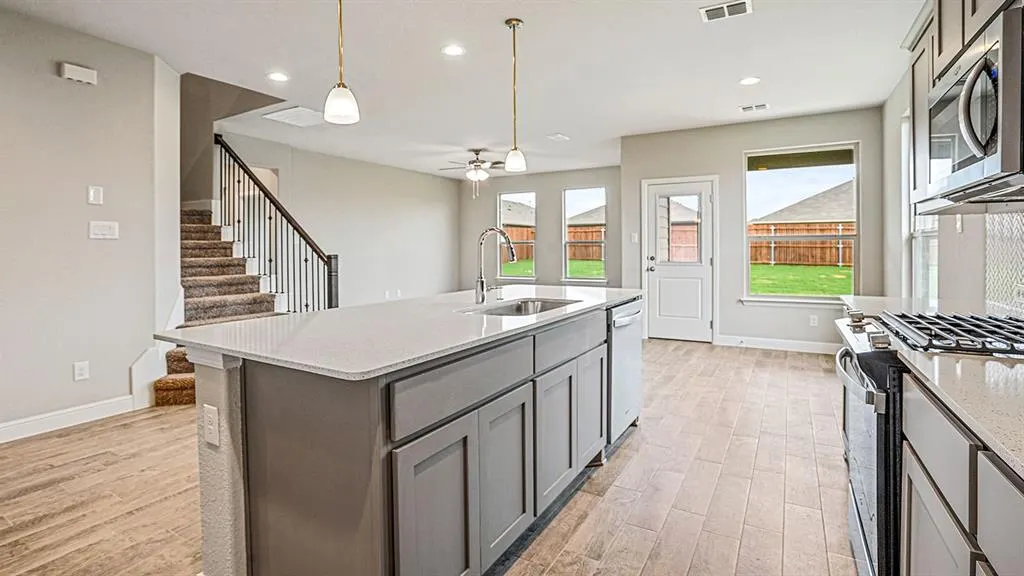 1445 CANTERBURY Trail