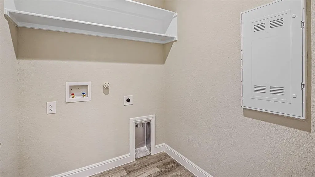 1445 CANTERBURY Trail