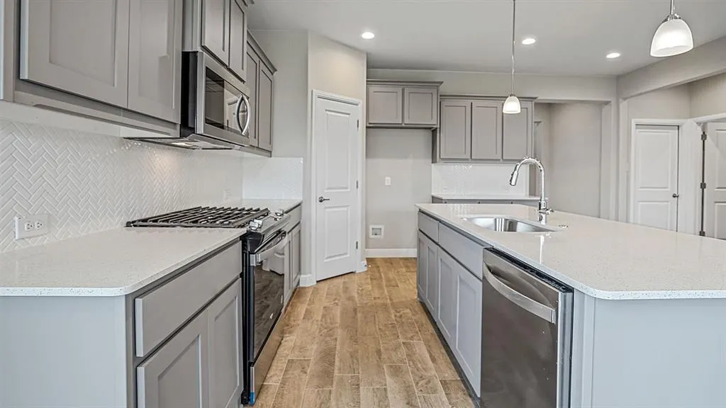 1445 CANTERBURY Trail
