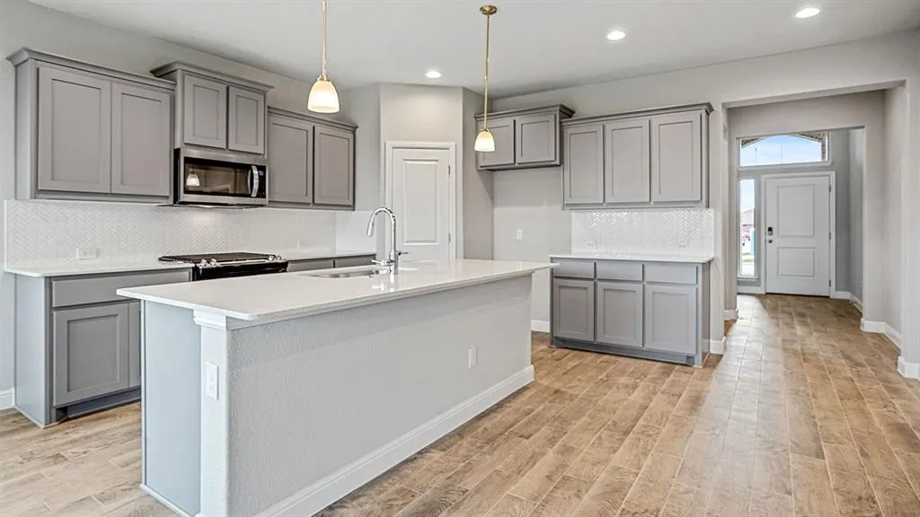 1445 CANTERBURY Trail