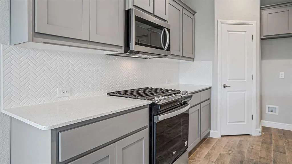 1445 CANTERBURY Trail
