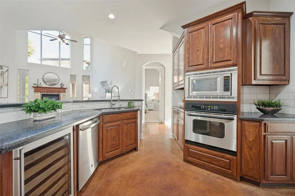 6513 Riveredge Drive