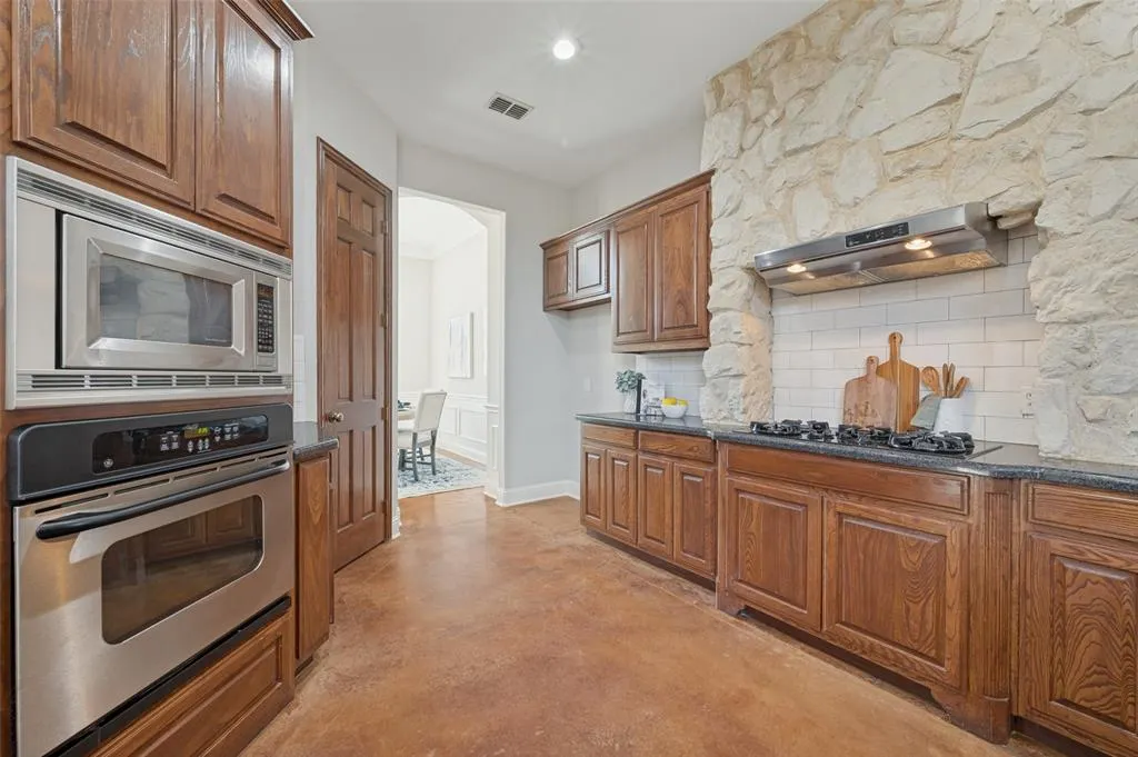 6513 Riveredge Drive