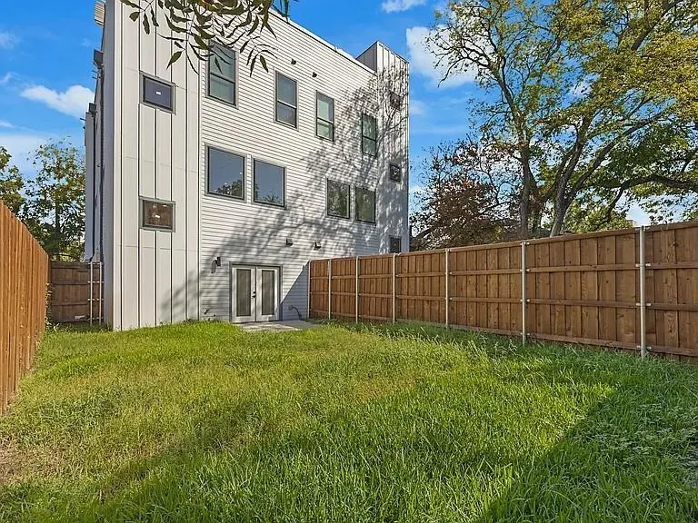 112 Muncie Avenue