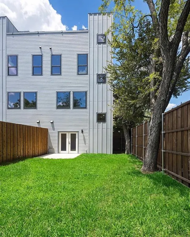 112 Muncie Avenue