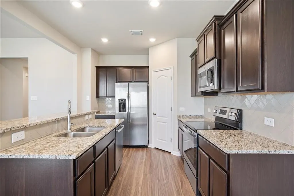 1427 Shadow Hill Lane