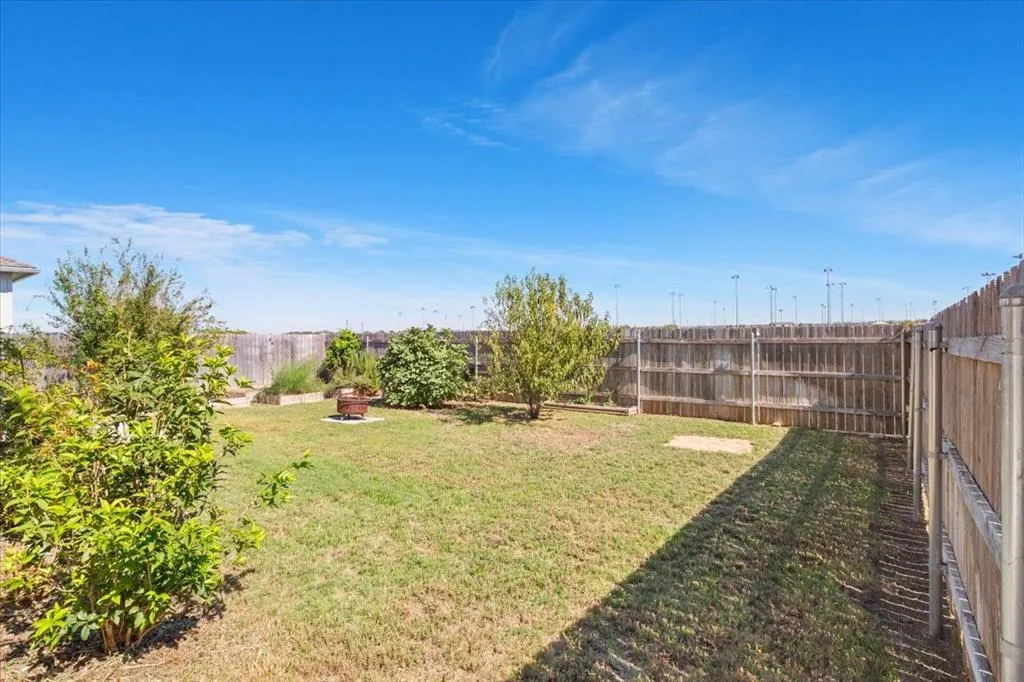 1427 Shadow Hill Lane