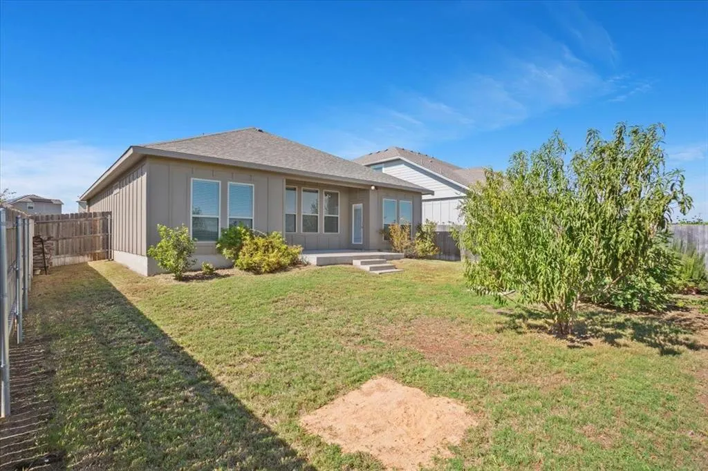 1427 Shadow Hill Lane