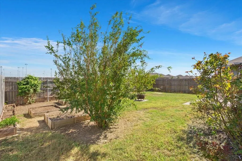 1427 Shadow Hill Lane