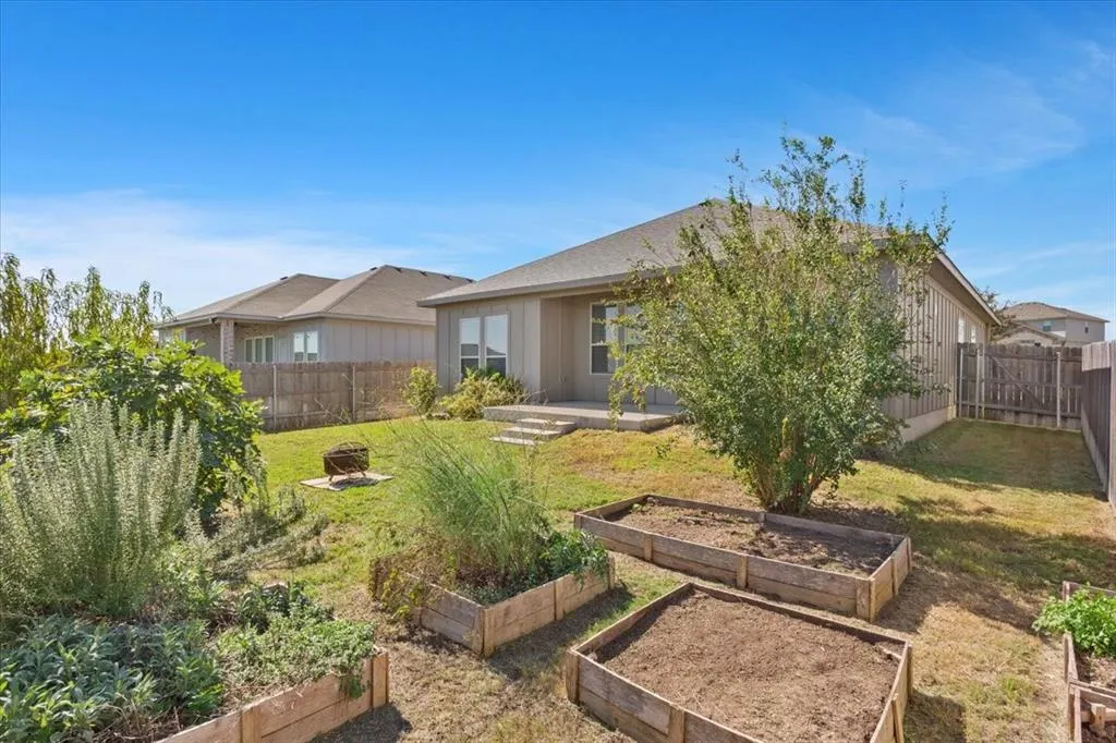 1427 Shadow Hill Lane