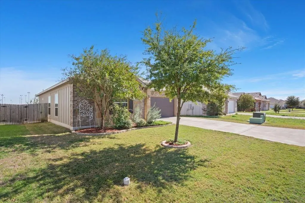 1427 Shadow Hill Lane