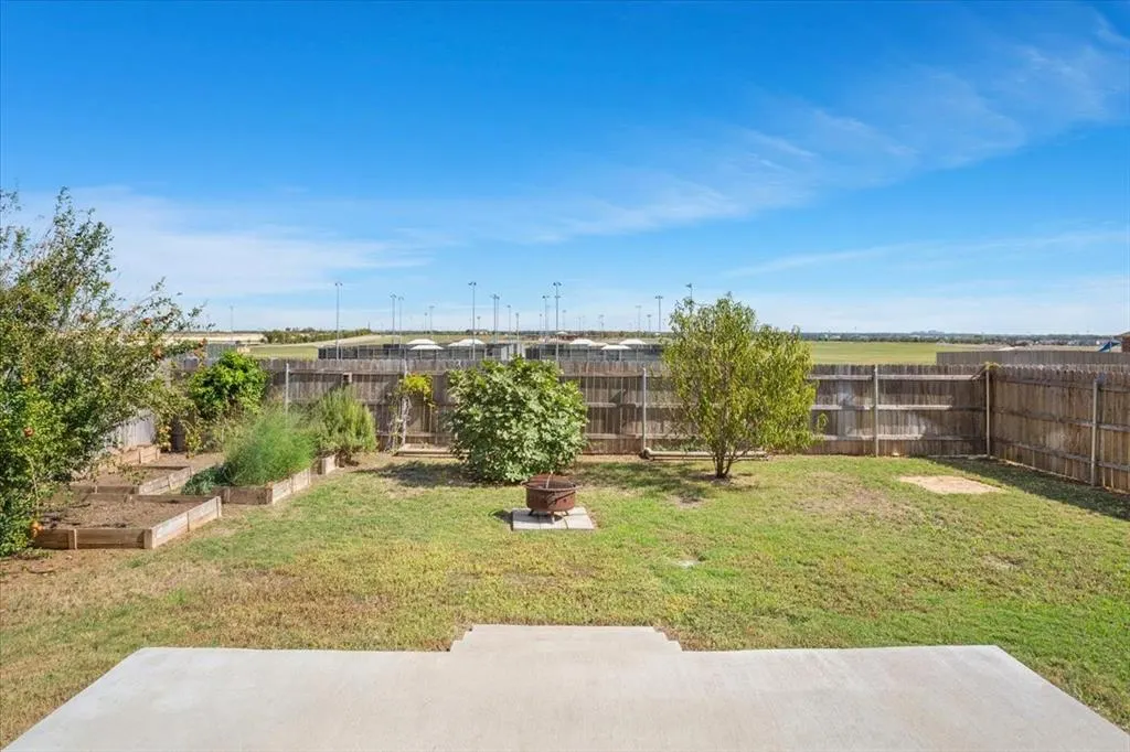 1427 Shadow Hill Lane