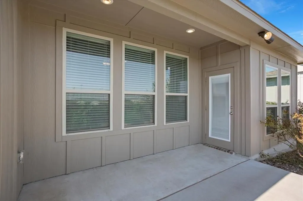 1427 Shadow Hill Lane