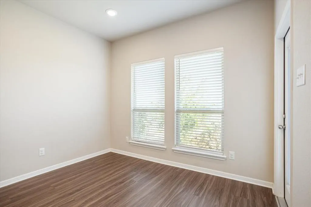 1427 Shadow Hill Lane