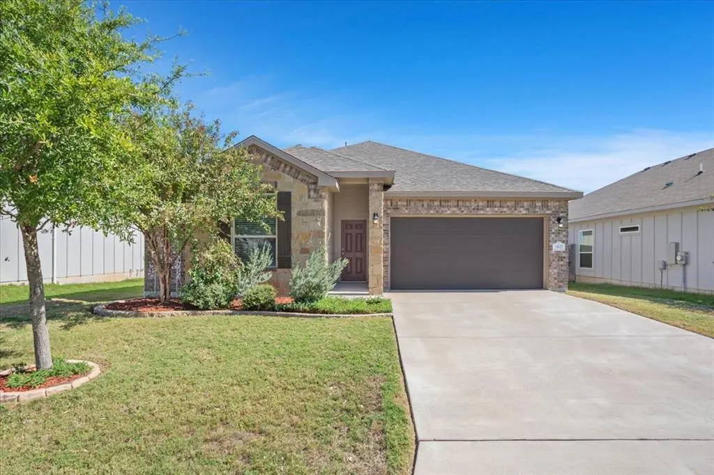 1427 Shadow Hill Lane