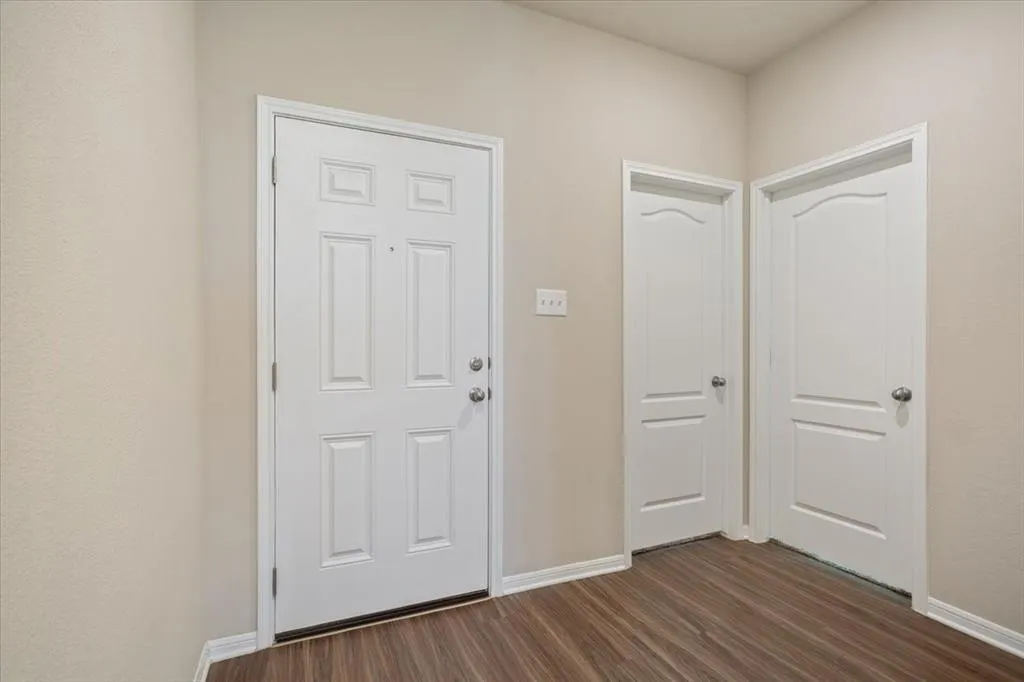 1427 Shadow Hill Lane