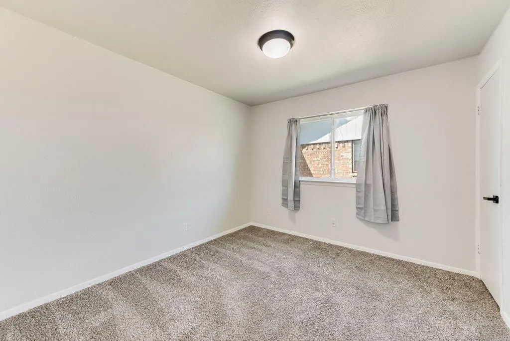 1656 Glenhill Lane