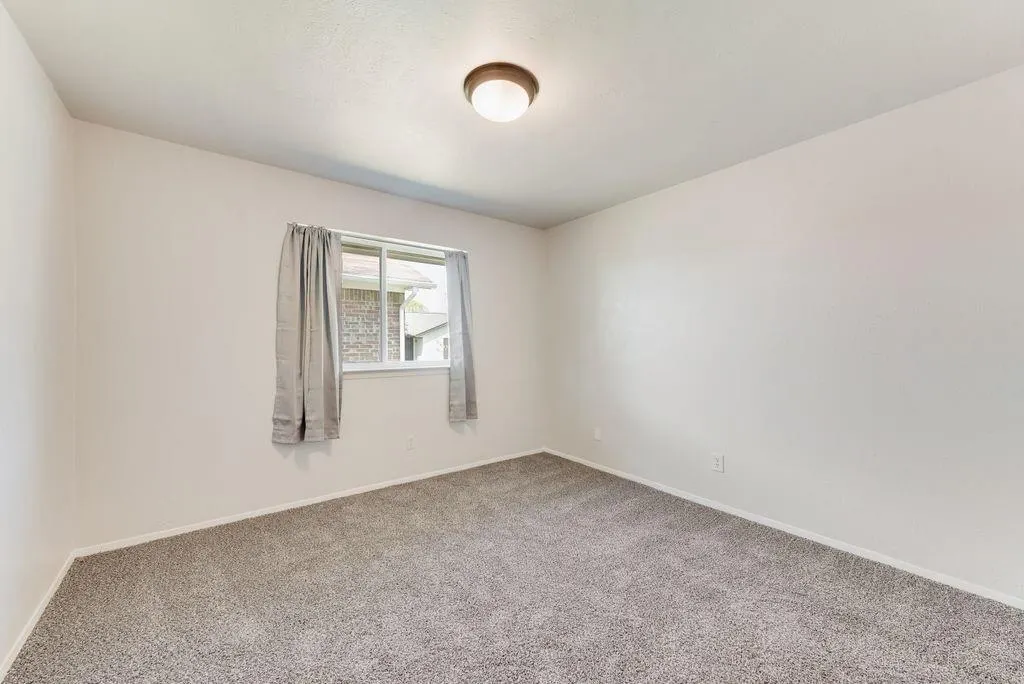 1656 Glenhill Lane